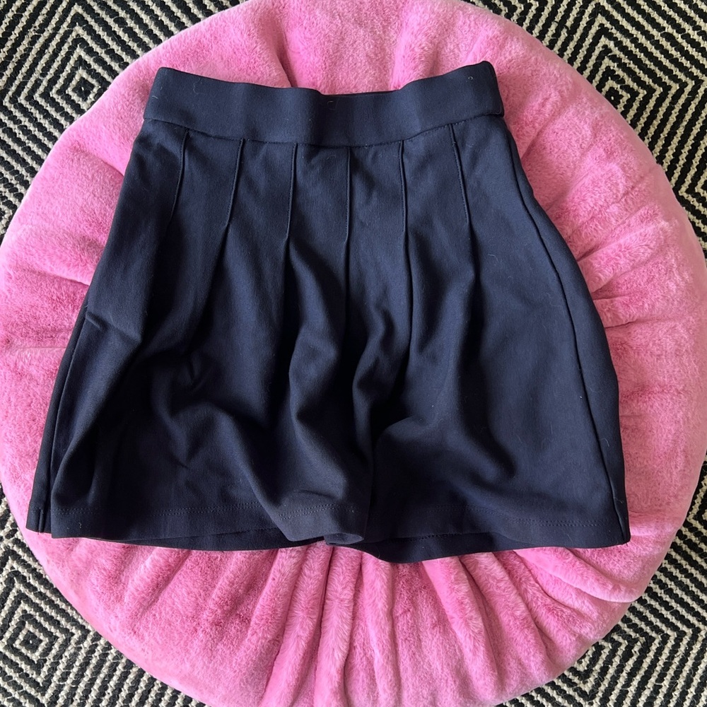 Zara Girl’s navy pleated skirt